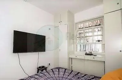 Apartamento bem localizado, no térreo com área aberta e quintal, 137m² - 3 dormitórios (sendo 1 suíte).