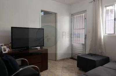 Casa térrea em bom estado - 2 dormitórios e 1 vaga. edícula com 2 dormitórios.
