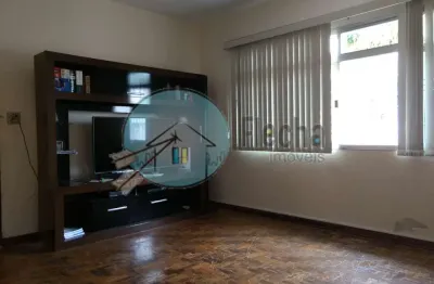 Casa com uma boa estrutura em terreno plano em ótima localização em rua sem saída.