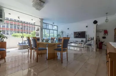 Apartamento totalmente reformado e decorado recentemente - 4 dormitórios, sendo 1 suíte e 2 vagas.