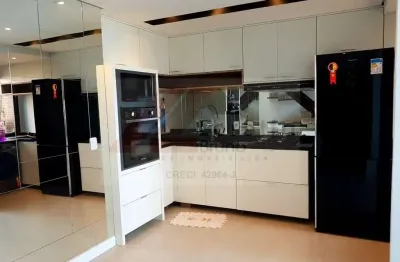 Apartamento em andar alto, 272m² de área útil, 5 dormitórios( sendo 3 suítes), 3 vagas, 5 banheiros.