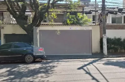 Imperdível casa comercial à venda no Brooklin Paulista, São Paulo-SP: 4 quartos, 1 suíte, 1 sala, 5 banheiros, 2 vagas, 300m².