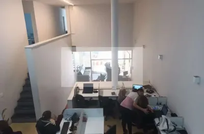 Casa comercial para locação na vila andrade, são paulo-sp: 5 quartos, 2 suítes, 4 salas, 5 banheiros, 2 vagas de garagem, 250m².