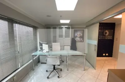 Excelente oportunidade de investimento: Sala comercial à venda em Pinheiros, São Paulo-SP, com 2 salas, 1 banheiro, 2 vagas, 61m².