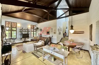 Linda casa em condomínio à venda em paisagem renoir, cotia-sp: 2 quartos, 1 sala, 2 banheiros, 5 vagas de garagem, 184,68m²!