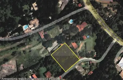 Lindo lote no embu com 1.550 m², sendo 36m de frente e 44m de fundo.