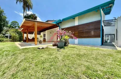 Imperdível oportunidade: casa em condomínio de luxo em cotia-sp, 4 quartos, 1 suíte, 4 banheiros, 8 vagas, 243m² - bairro petit village.