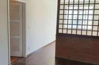 Apartamento com 2 quartos, sendo 1 vaga à venda no centro de campinas/sp.