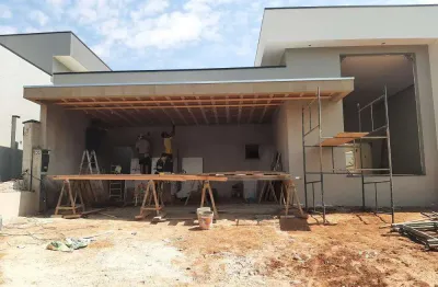 Casa térrea com 3 suítes, escritório e piscina à venda em condomínio de paulínia