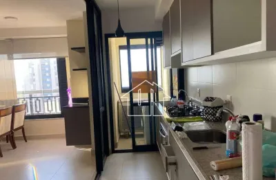 Apto 45m², 1 suíte, varanda com vidros e persianas, andar alto, mobiliado