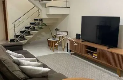 Sobrado no jardim das indústrias, 3 dormitórios, sendo uma suíte, quintal, churrasqueira, 2 vagas de garagem,