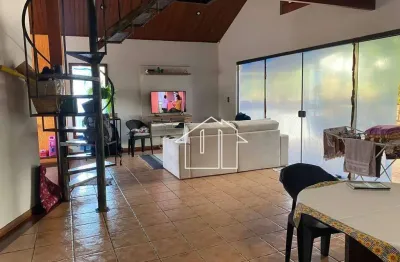 Casa condom fechado, um charmoso mezanino, 4 dorms amplos com planejados, quintal, suíte master, urbanova