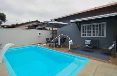 Casa Térrea com Piscina e Acabamento Premium no Reserva do Bosque