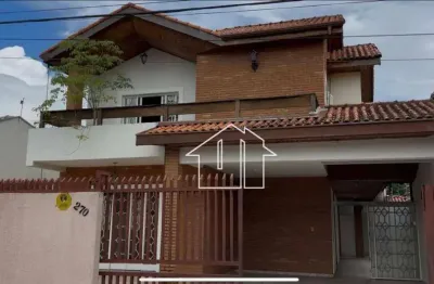 Sobrado na Vila Betânia- Área gourmet com churrasqueira- 5 dormitórios sendo duas suítes e uma com closet- 250m² de terreno