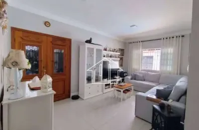 Alto Padrão no bairro Reserva do Bosque - 3 dormitórios, sendo uma suíte com closet - Piscina - 181m² de área construída