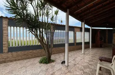 Casa à venda em itanhaém-sp, bairro loty: 3 quartos, 3 suítes, 1 banheiro, 3 vagas de garagem, 180m² de área.