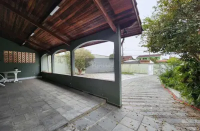 Imperdível oportunidade! casa à venda em itanhaém-sp, bairro belas artes: 3 quartos, 1 suíte, 1 sala, 6 vagas de garagem, 109,00m².