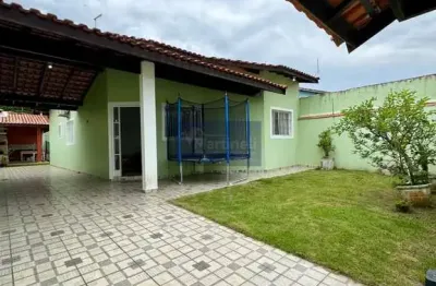Casa à venda em Itanhaém-SP, bairro Jamaica: 3 quartos, 1 suíte, 1 sala, 2 banheiros, 4 vagas de garagem, 104m².
