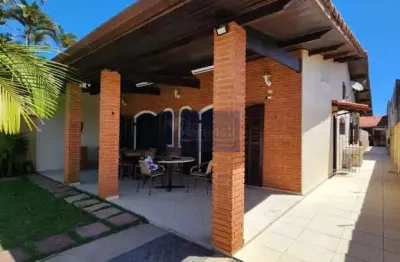 Casa à venda em itanhaém-sp, bairro cibratel 2, 4 quartos, 2 suítes, 4 banheiros, 5 vagas de garagem, 211m²