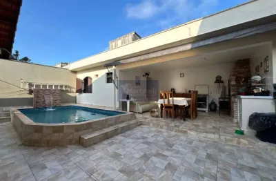 Imperdível casa à venda em itanhaém-sp, no bairro suarão! 5 quartos, 3 suítes, 1 sala, 5 banheiros, 5 vagas de garagem, 168,50 m².