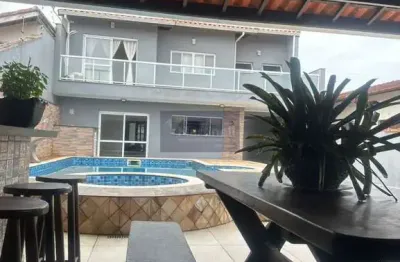 Imperdível casa à venda em itanhaém-sp: 03 quartos, 03 suítes, 3 salas, 4 banheiros, 10 vagas de garagem, 400m² de área.