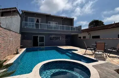 Imperdível casa à venda em Itanhaém-SP: 03 quartos, 03 suítes, 3 salas, 4 banheiros, 10 vagas de garagem, 400m² de área.