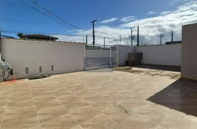 Casa em condomínio com 2 quartos e 1 suíte na Estância Balneária de Itanhaém-SP: seu novo lar à beira-mar!