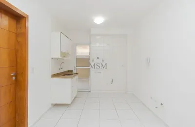 Apartamento térreo com sacada ampla, 1 dormitório e 1 vaga no hugo lange/juvevê!