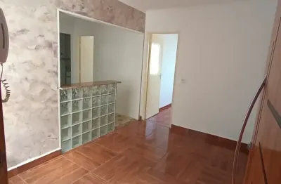 Vendo apartamento vazio e pronto para morar, excelente localização na cohab josé bonifácio.