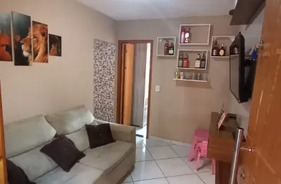 Apartamento com 2 dormitórios reformado e pronto para morar!