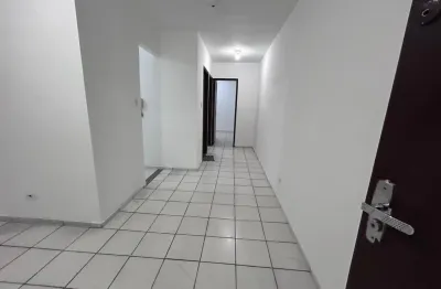 Apartamento barato e pronto para morar com condução na frente do condomínio.