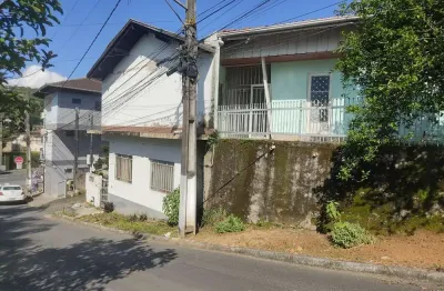 Imóvel com 4 apartamentos e 2 quitinetes - água verde