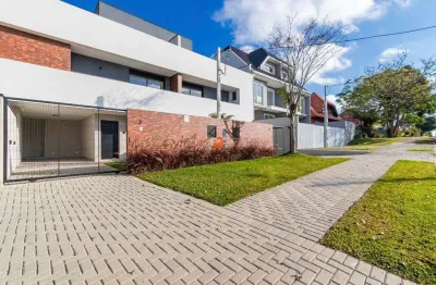 Sobrado à venda em curitiba, santa felicidade, com 3 suítes, com 222.96 m²