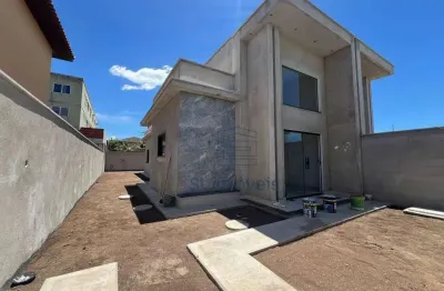 Casa com 3 quartos (1 suíte) e pé-direito duplo à venda na enseada das gaivotas, rio das ostras