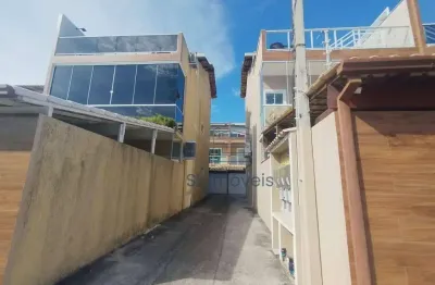 Casa triplex com 3 suítes à venda no Jardim Marilea, Rio das Ostras