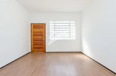 Casa com 3 quartos para alugar no Bacacheri, Curitiba 