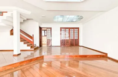 Casa com 3 quartos para alugar no Mercês, Curitiba 