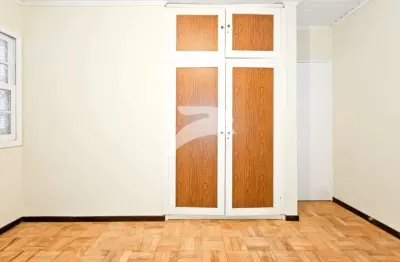 Casa com 3 quartos para alugar no Campina do Siqueira, Curitiba 