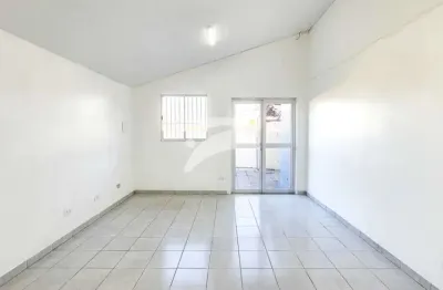 Casa com 3 quartos para alugar no Xaxim, Curitiba 