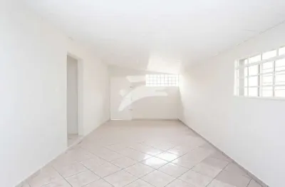 Casa com 2 quartos para alugar no Bairro Alto, Curitiba 