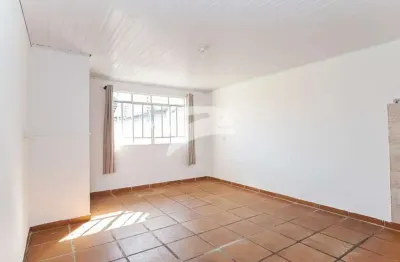 Casa com 2 quartos para alugar na Rua Adir Dalabona, 222, Orleans, Curitiba