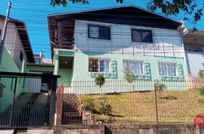 Casa para venda - 140m², 3 dormitórios, sendo 1 suites, 2 vagas - universitário