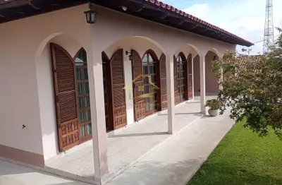 Casa de alto padrão para venda no centro de quatro barras