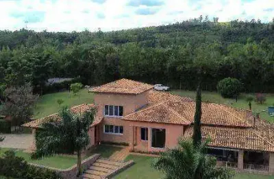 Excelente casa em condominio fechado para venda com toda infraestrutura, exelente area de lazer, lugar previlegiado.