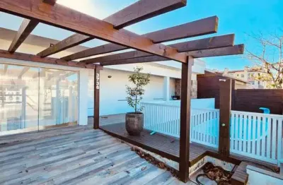 Casa 03 dorm à venda no bairro capão novo com 144 m² de área privativa - 1 vaga de garagem