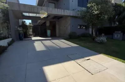 Casa 04 dorm à venda no bairro capão da canoa com 214 m² de área privativa