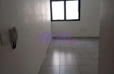 Sala comercial com banheiro privativo e copa em localização de vasto comercio e condução