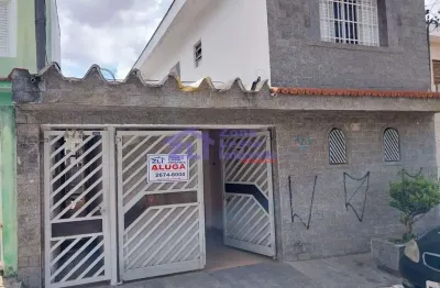 Ótimo sobrado com 3 dormitórios, 01 vaga, próximo a comércios em geral para alugar de 90 m² por r$