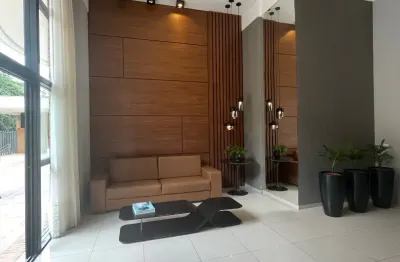 Apartamento em andar alto no tirol com vista deslumbrante para o mar