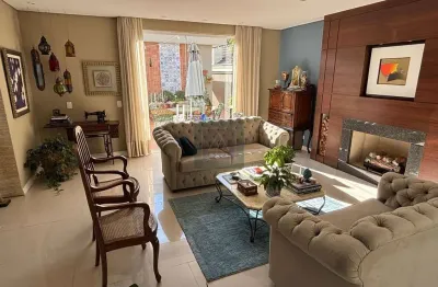 Residência térrea de alto padrão - jardim social. 250m² privativos. 4 vagas. 4 quartos sendo 1 suíte master.